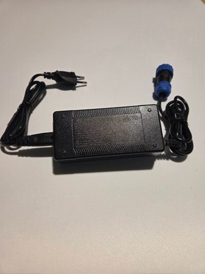Moteur - NA - KICKER/CRUISER Chargeur standard 110-230V
